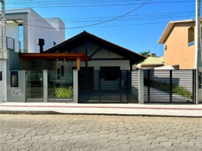 B150 - Casa com 03 suítes em Bombinhas